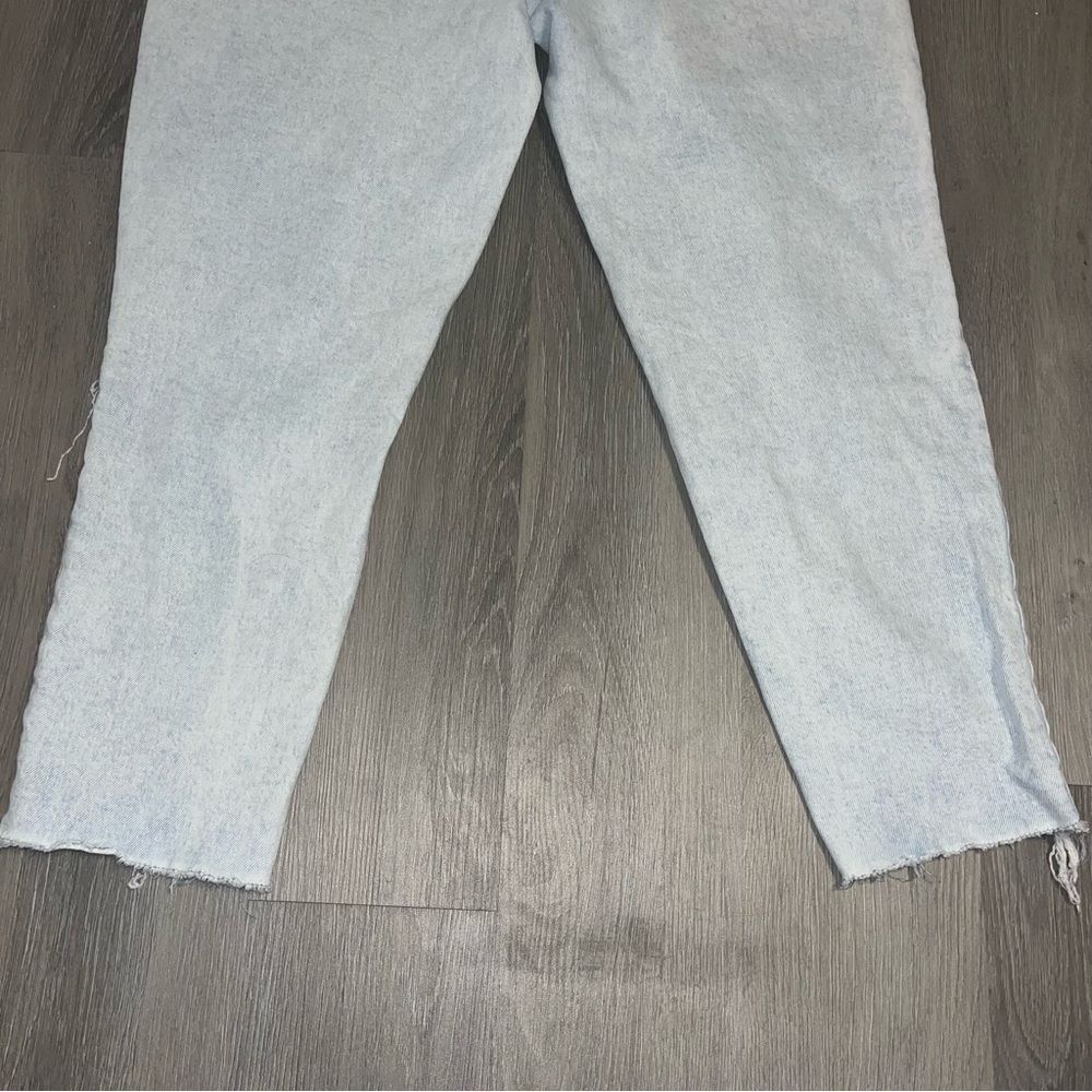 SO Light washed high rise Mom Distressed Jeans Juniors size 11 - Picture 10 of 10